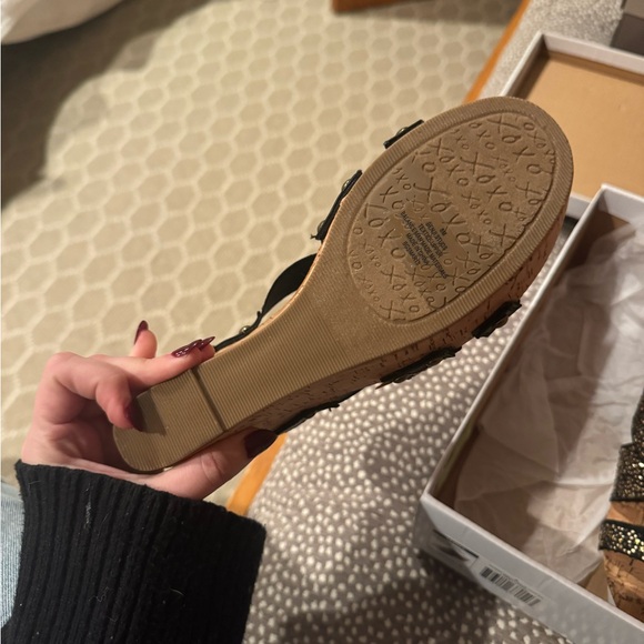 XOXO Sandals - Picture 4 of 5